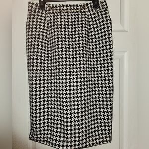 New York & Company Houndstooth skirt size 10